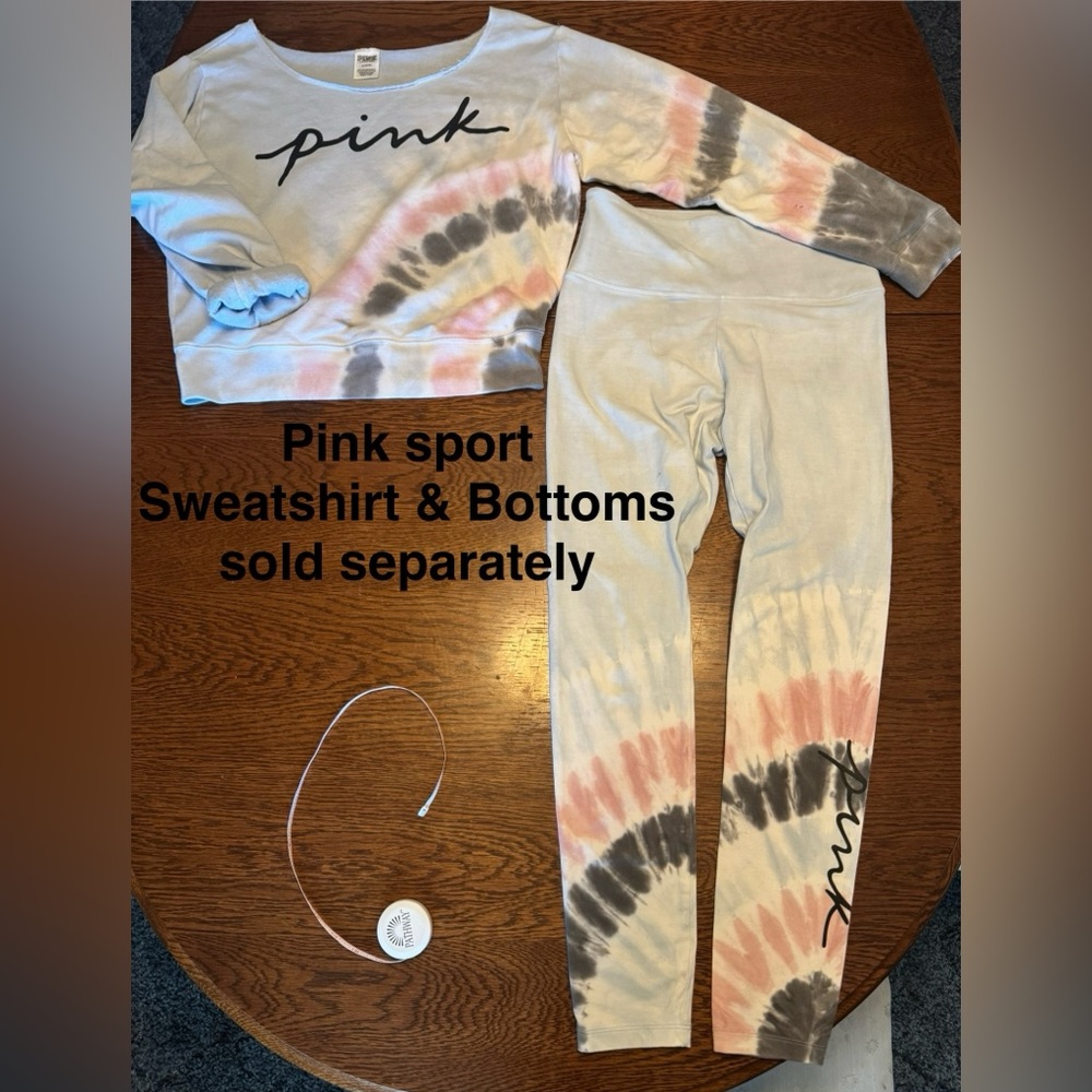 Victoria’s Secret PINK SWEATSHIRT tie-die
Size Medium, crop, open neck.